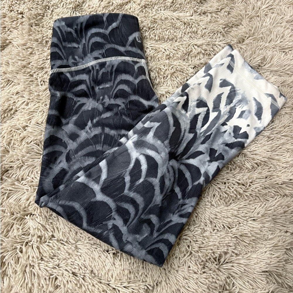 Lululemon leggings size 4